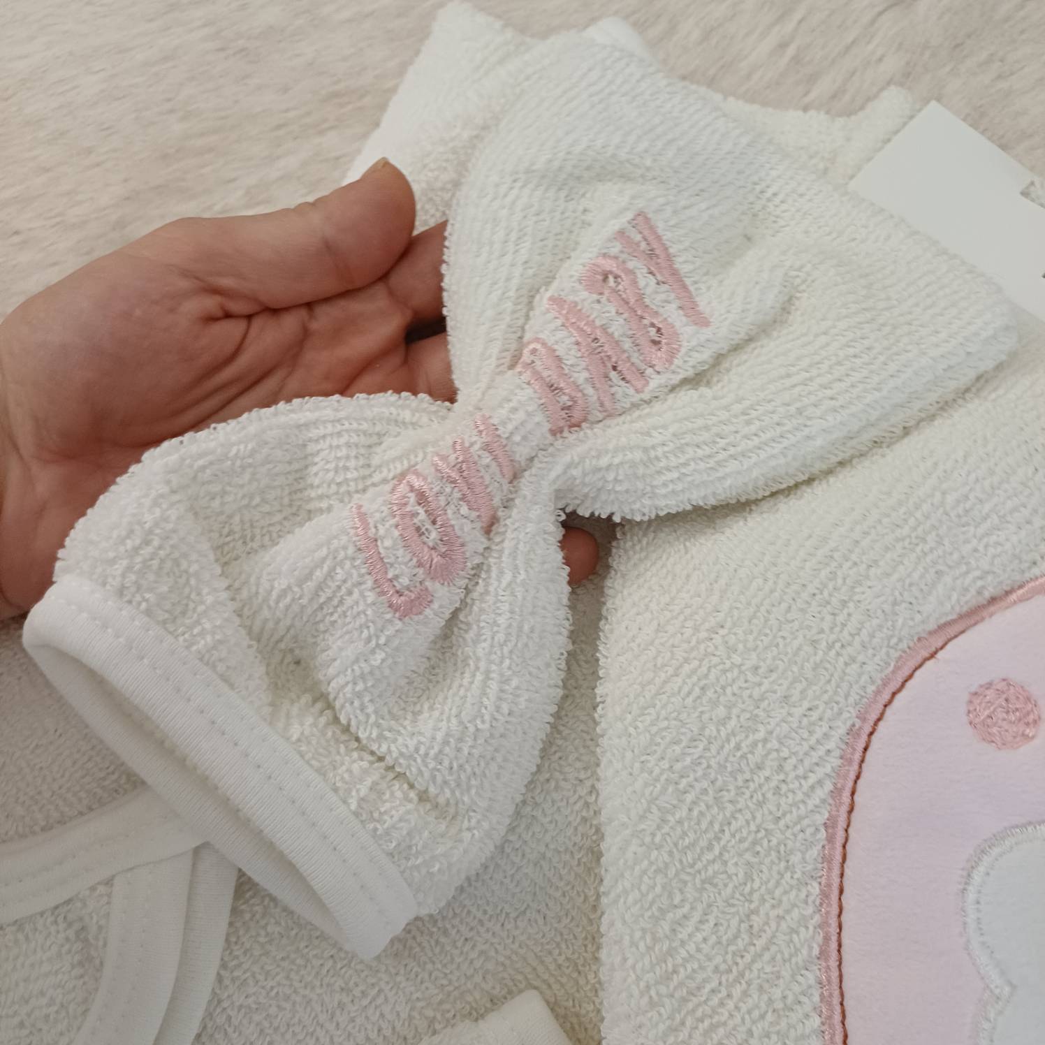 ست سیسمونی دخترانه Lovi Baby | شامل تنپوش، کلاهدار، دستی، لیف و پاپوش | بستهبندی توری